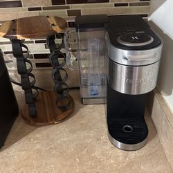 Keriug Coffee Maker And Stand