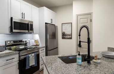 Charming & Modern 1-Bed / 1-Bath Apartment with Private Garage