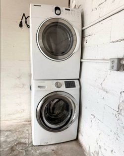 Samsung stackable stacked front load or side by side, Washer and Electric Dryer, Clean, tested and ready to go. You may test at my location.
60 day wa
