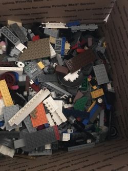 8 pounds of legos building toys