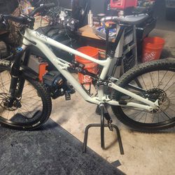 Specialized status 160 size s3 medium