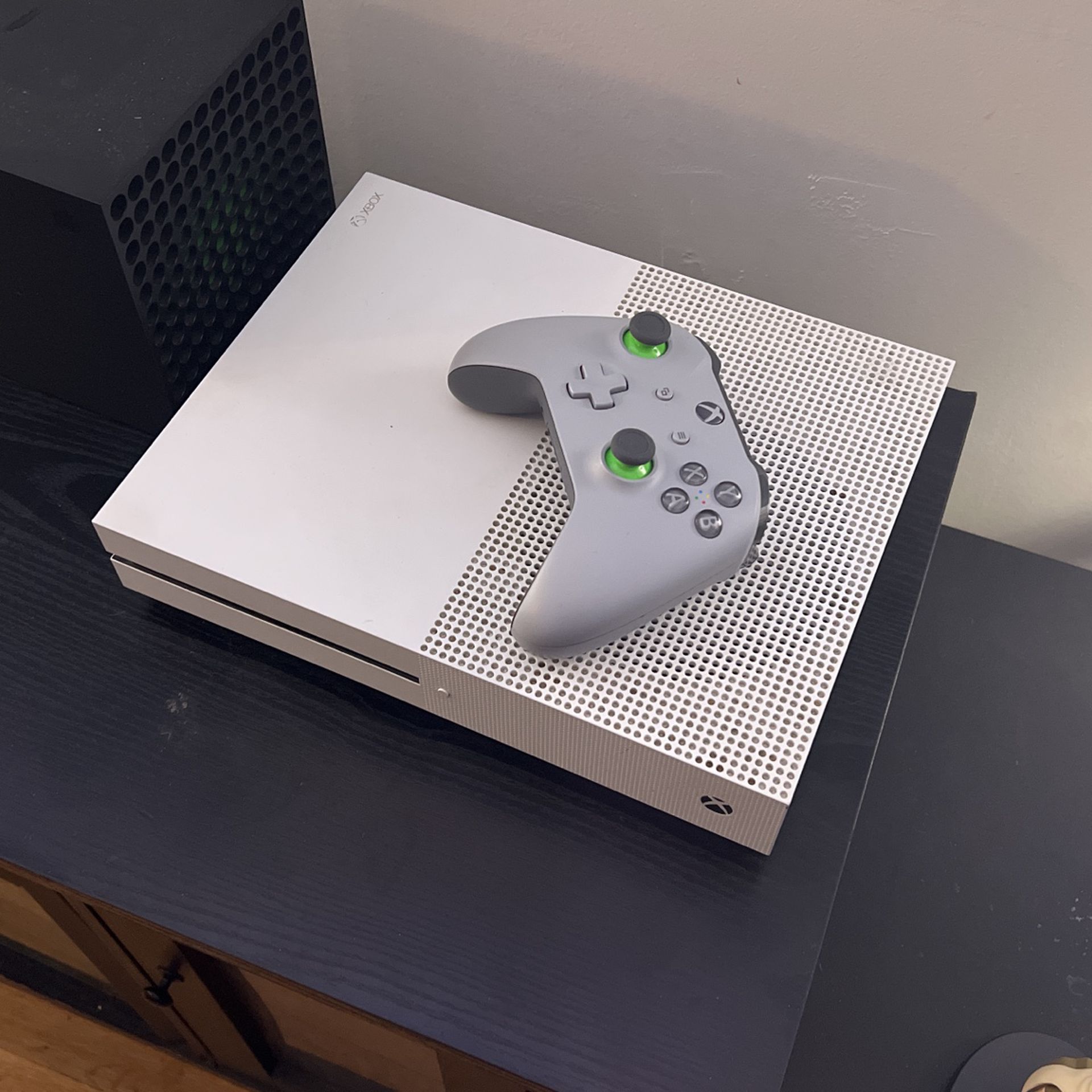 Xbox One S (1TB, Fully Functional Controller, And Plugs)