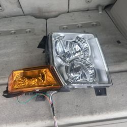 2010 Jeep Passenger Side Headlight