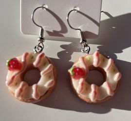 Strawberry Donut E. 🍓