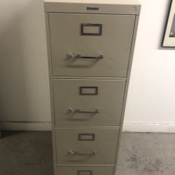 15”wx27”x52”h Very good condition file cabinet