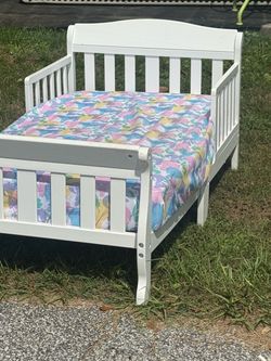 White Wooden Toddler Bed Frame with Mattress & Fitted Sheet