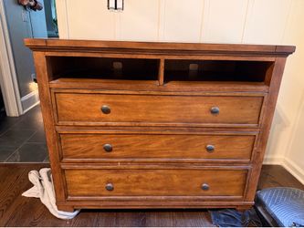 Dresser/TV Stand