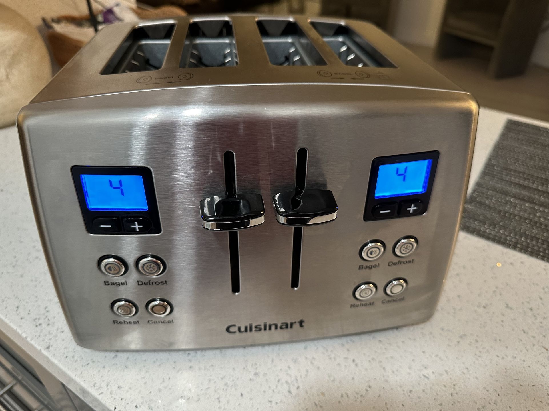 Cuisinart 4 SLICE COUNTDOWN METAL TOASTER for Sale in Houston, TX OfferUp