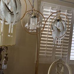 Hermosa Lámpara De Piso Con Tres De Luces De Cristal