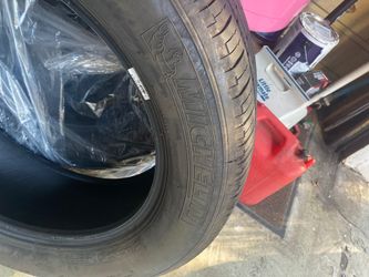 2 Michelin tire 235/60R18