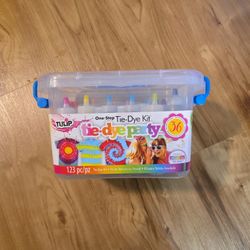 Brand New Tie-dye Kit  18 Bottles 