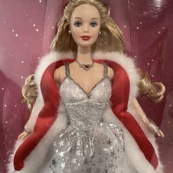 Holiday Celebration Barbie Doll Especial Edition 2001