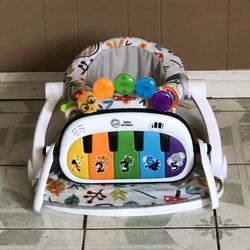 LIKE NEW  FISHER PRICE BABY SEAT ME UP !!!!