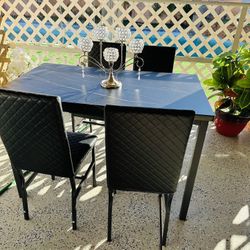 Dining table set, with a wooden top and artificial marble design, like new.      😀😀😀