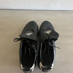 Vintage Adidas Traxion soccer cleats