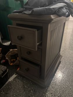 Grey 3-Drawer Nightstand