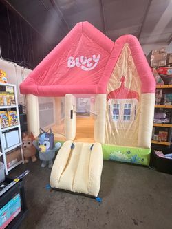 Blueys Mega Bounce House *READ DESCRIPTION*