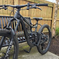 Giant Trance X 3 Full Suspension Mountain Bike bicycle