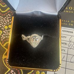 Beautiful oval stone diamond/ engagement ring 14k size 4.5