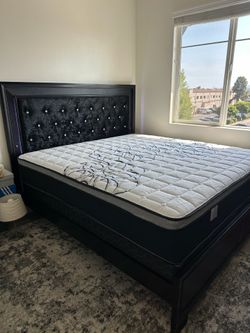 King size bed frame led lights mattress included new in a box.      🔥.     Cama king size con Luz led. Colchon incluido Nueva en Caja