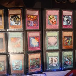 Pokémon and Yu-Gi-Oh cards +100