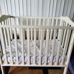 Foldable Mini Crib For Baby.  Pick Up Only.