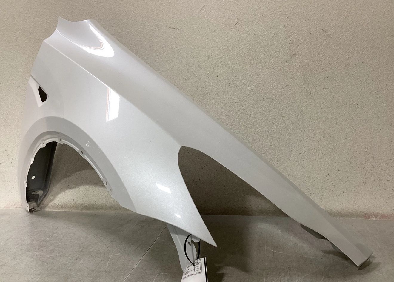 TESLA MODEL Y RIGHT FENDER 2023
