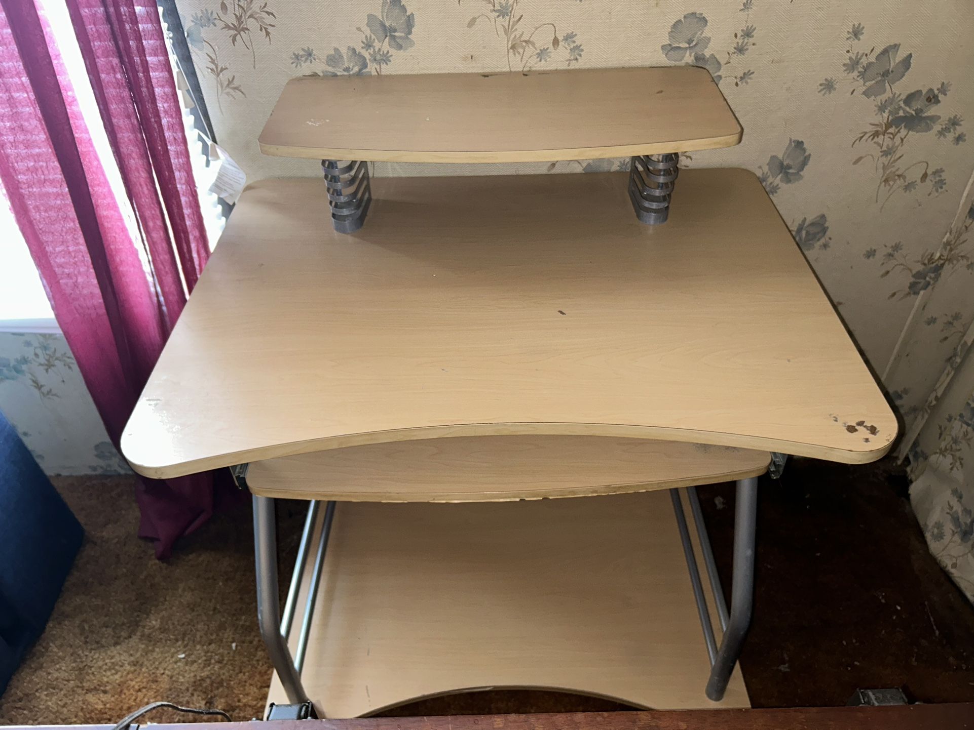 Computer Desk (with wheels)