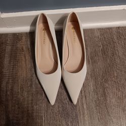 Off-white matte kitten heel pumps 8.5 eu40