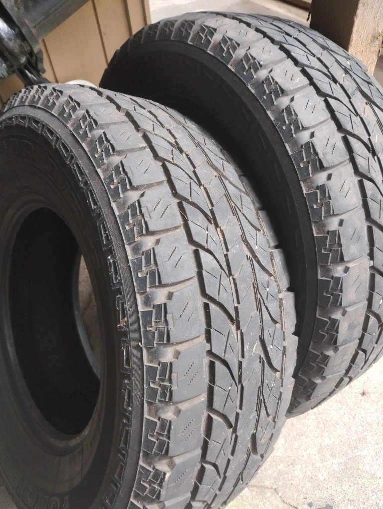 Set Of 2 Qty. Yokahoma Geolandar a/t 315/70/R17