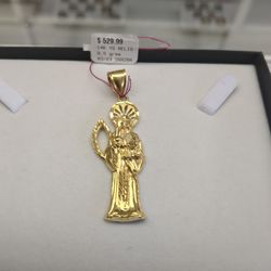 14k Gold Pendant 9.5 Grams If You Are Interested Please Ask For Maribel Thank You 