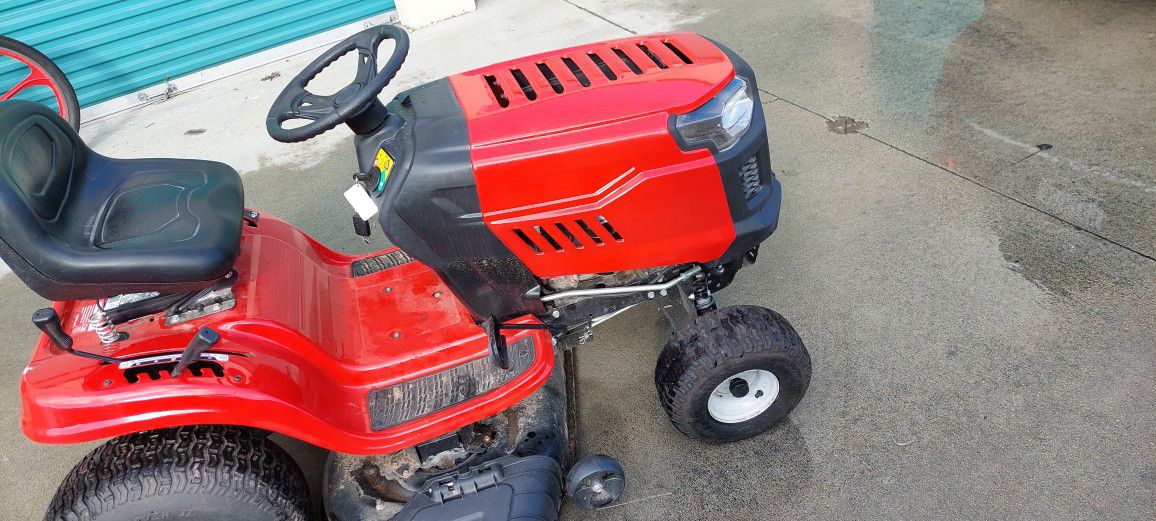 Troy-Bilt

Pony 42 in. 15.5 HP Briggs and Stratton 7-Speed Manual Drive Gas Front Engine Riding Lawn Tractor

