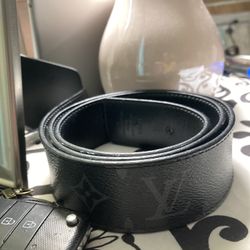 AUTHENTIC BLACK LEATHER BELT LOUIS VUITTON for Sale in Renton, WA - OfferUp