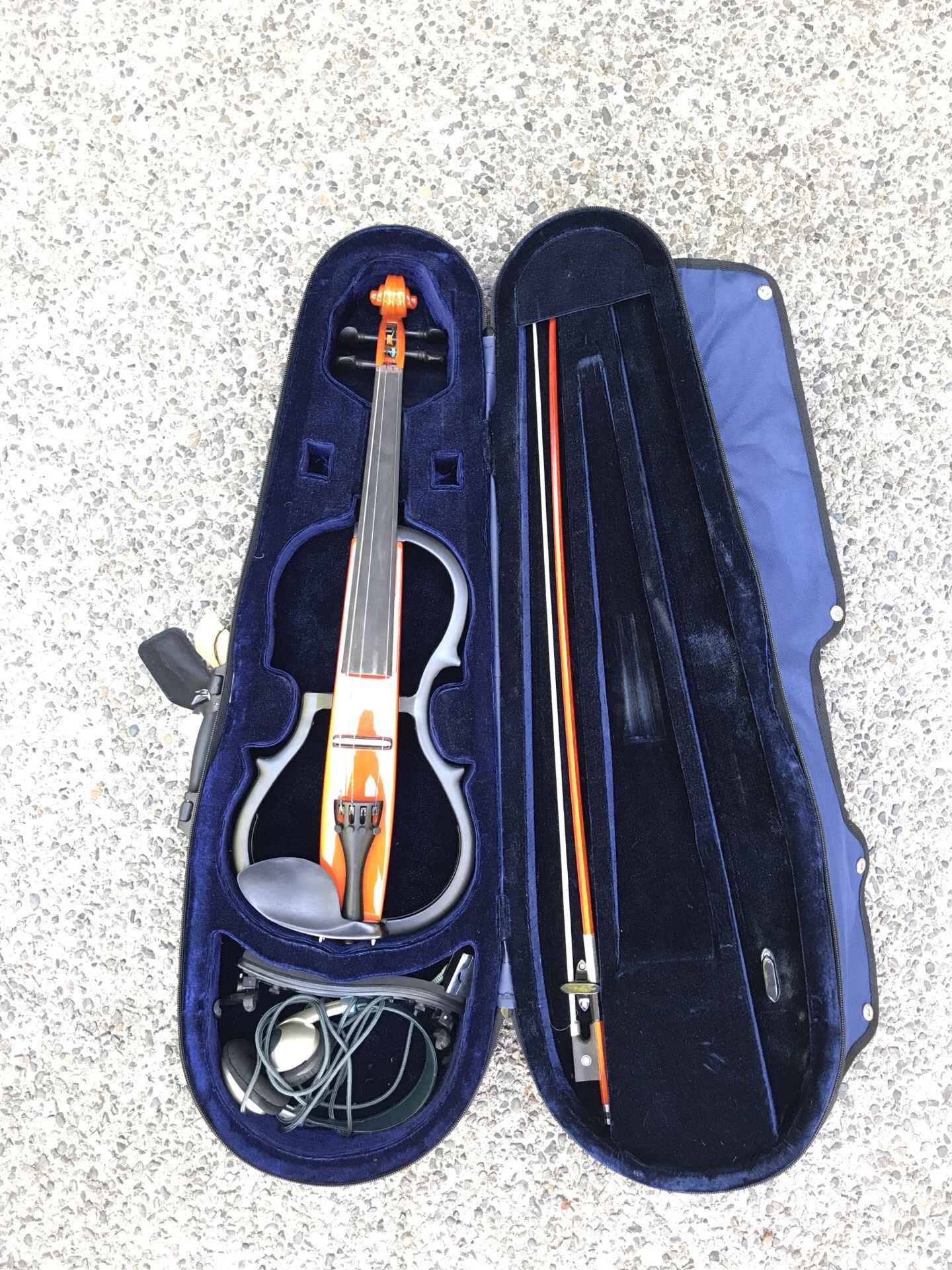 Carlo Robelli electric Violin w case for Sale in Lake Stevens