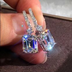 New women’s silver diamond gorgeous Earrings




