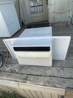 Good working 12,000 BTU window unit