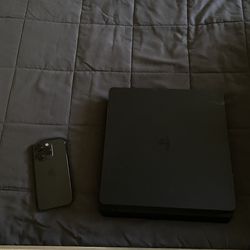 IPhone 14 Pro & PlayStation 4 slim