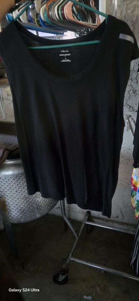 LG. Black. BANANA REPUBLIC shirt $5