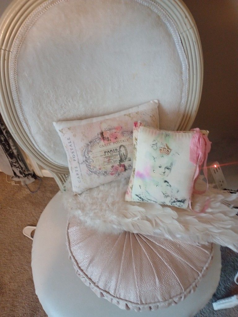 French Provincial Shabby Chic Set Of Decorative Pillows