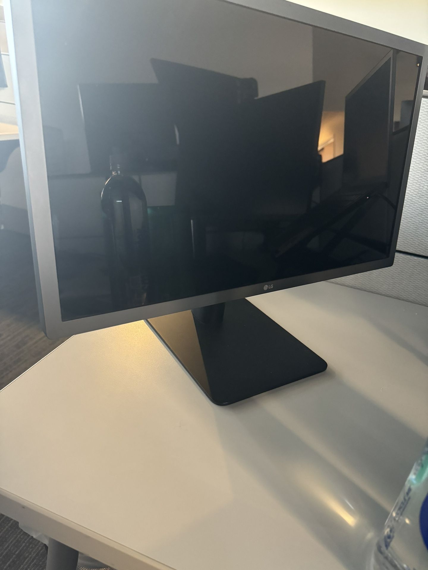LG Ultrafine 4k 21.5” 22MD4K Monitor