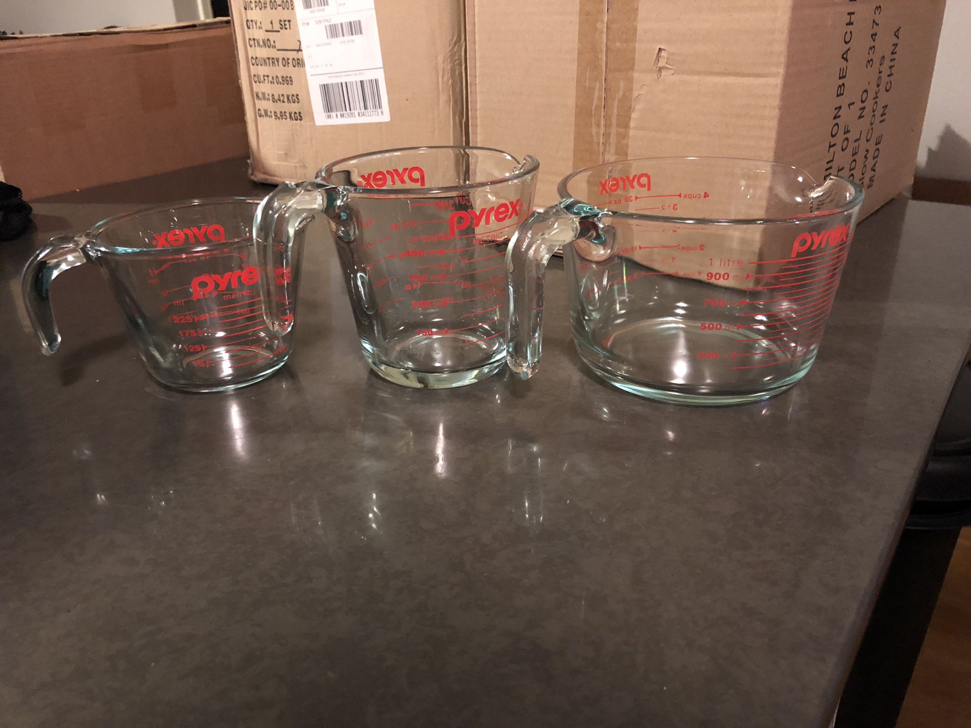 Set of Pyrex measuring cups