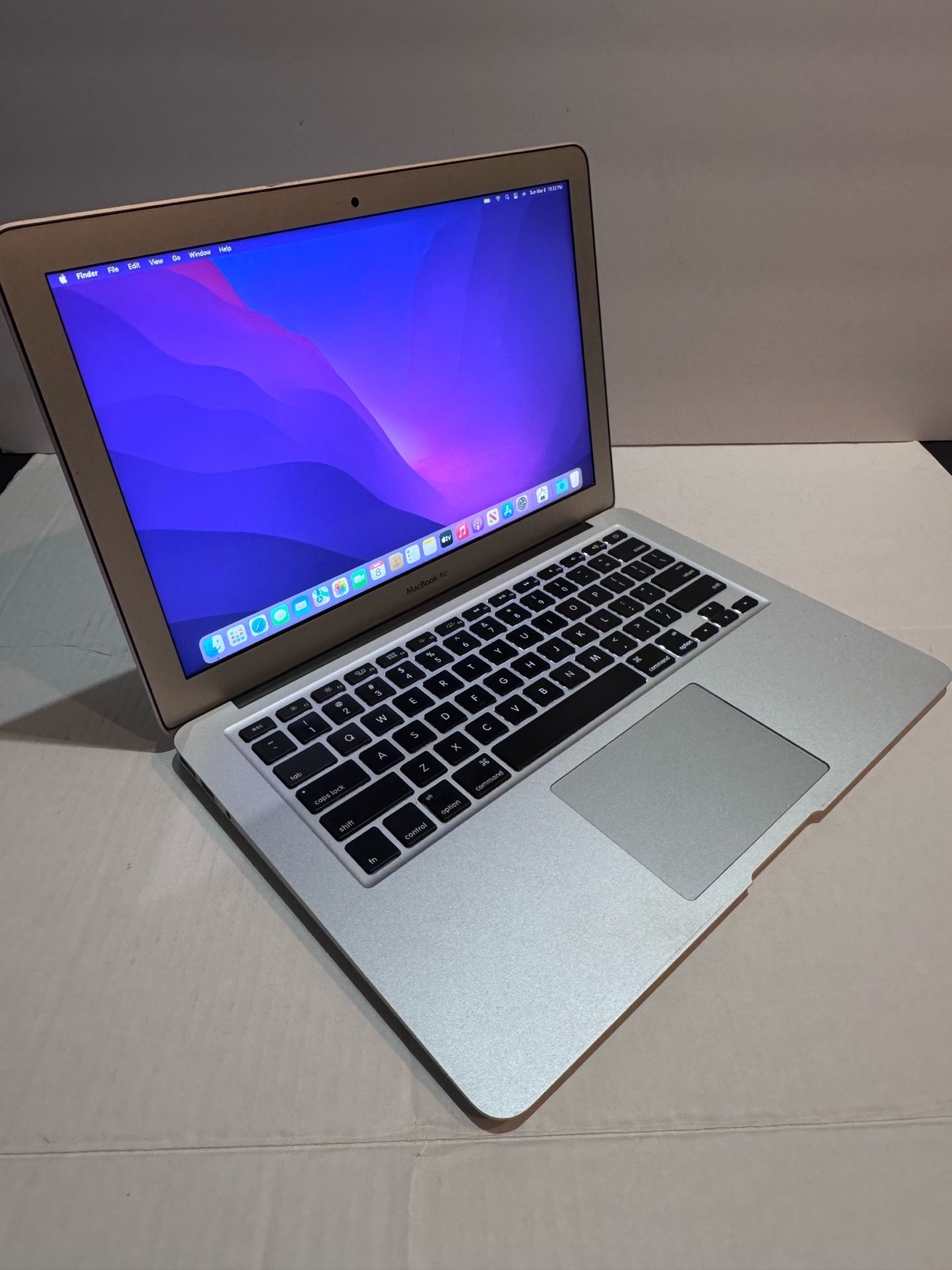 MacBook Air 2017 - 13inches/Core i5/128GB/8GB/New Battery/macOS Monterey