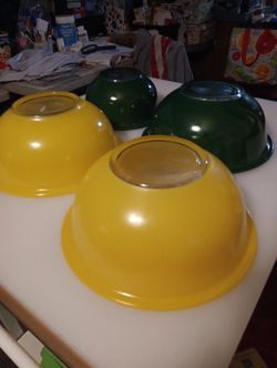 Pyrex Clear Bottom Bowls