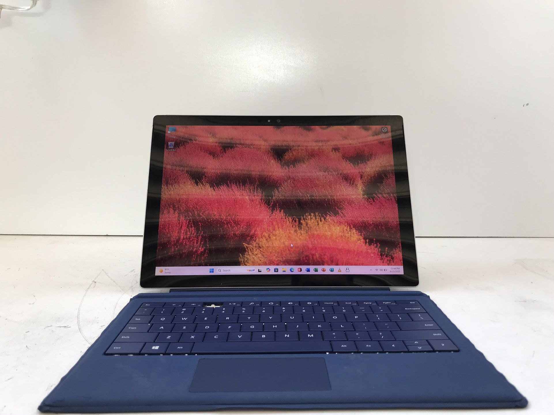 **Microsoft Surface Pro 4 w/Microsoft Office Suite* *Windows 11  Pro. Full Activate. * Price $90