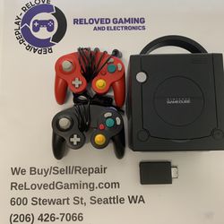 GameCube With Two Controllers - Display Adaptor - No Issues 