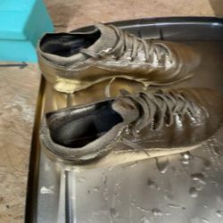 Golden Mecurials The Picture With Two Cleats Is For Example Of What The Mecurials Looked Liked Before I Customized Them Gold THE WHITE CLEATS ARE NOT 