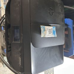 HP OfficeJet 4650 All-in-One Color Printer / F1H96 - Black