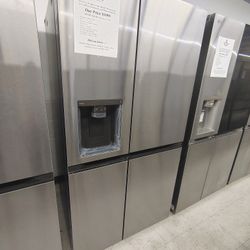 $1050(MSRP$2143) LG SMART Side-by-Side Refrigerator With Craft Ice and Smooth Touch Dispenser 