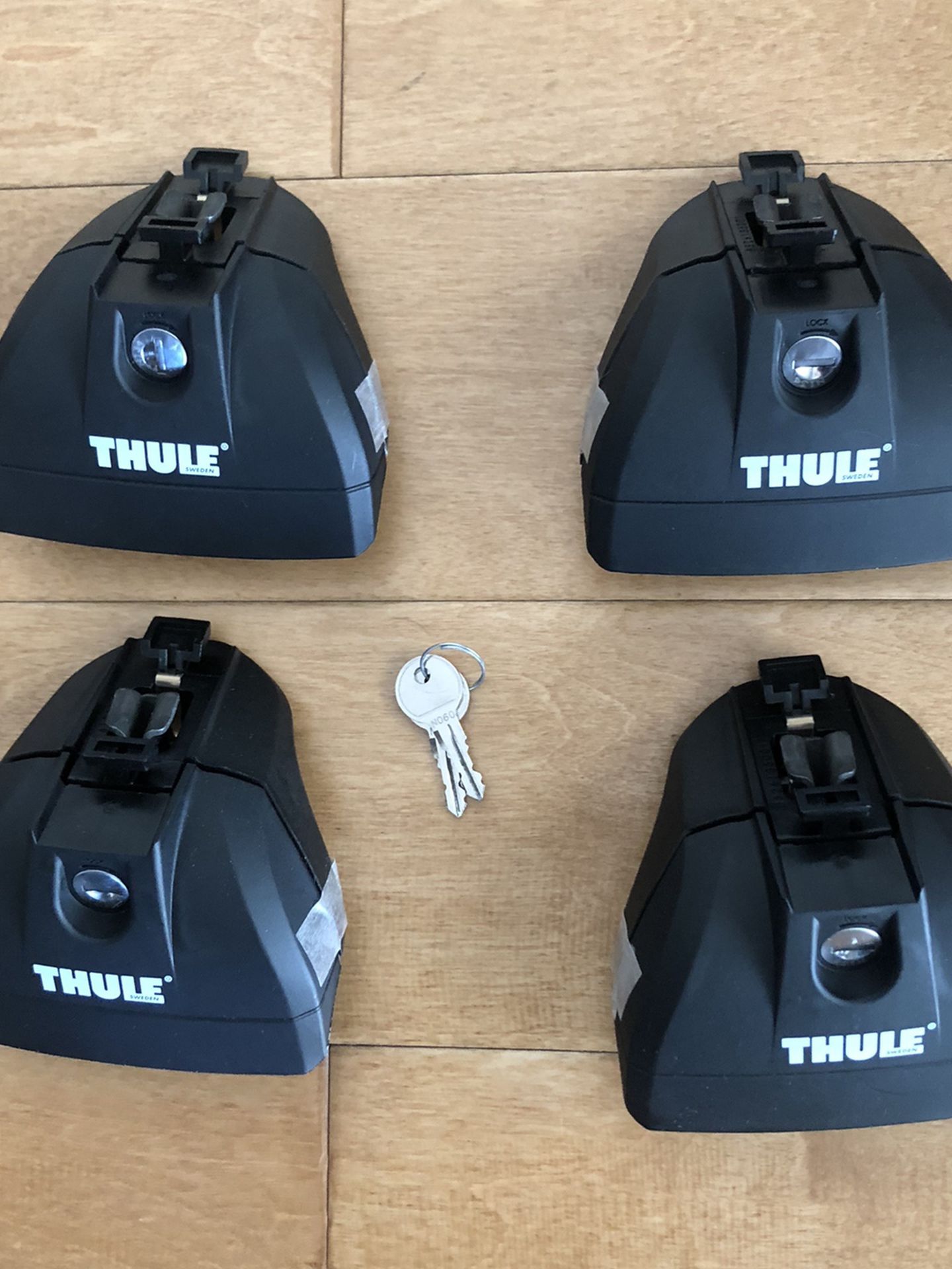 Thule 460R Foot Packs With Locks
