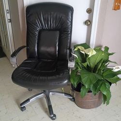 Beautiful Black Office Chair For Sale In Loxahatchee FL.